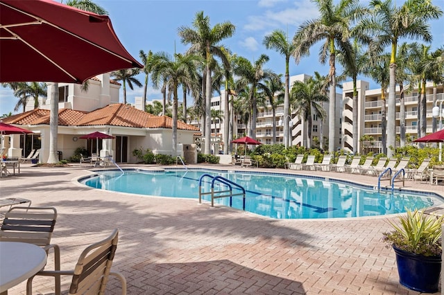 6105 Bahia Del Mar Cir Unit 683, Saint Petersburg, FL 33715 - community pool with a patio area