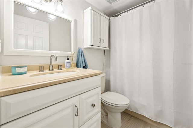 2969 Bonaventure Cir Unit 104, Palm Harbor, FL 34684 - bathroom featuring vanity, toilet, and a shower with curtain