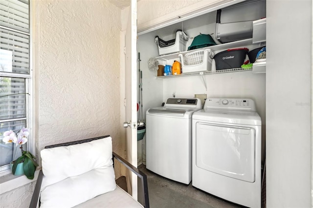 2969 Bonaventure Cir Unit 104, Palm Harbor, FL 34684 - laundry room with separate washer and dryer and a textured wall