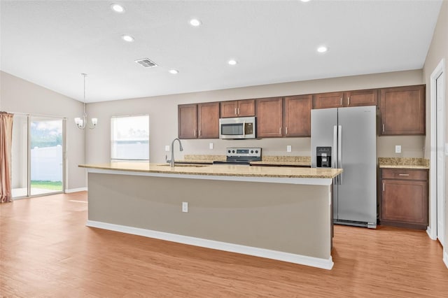6937 Gideon Cir, Zephyrhills, FL 33541 - kitchen featuring appliances with stainless steel finishes, a sink, light wood-style flooring, a center island with sink, and recessed lighting