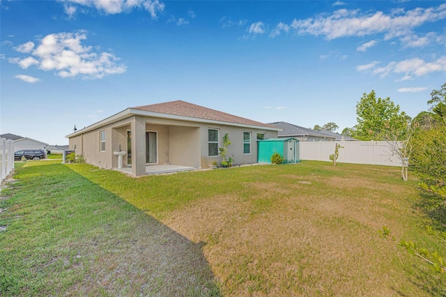 6937 Gideon Cir, Zephyrhills, FL 33541 - back of property with stucco siding and a patio area