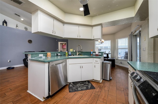 10149 Briar Cir, Hudson, FL 34667 - kitchen featuring a sink, appliances with stainless steel finishes, wood finished floors, and a chandelier