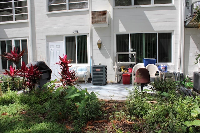 2020 World Parkway Blvd Unit 12, Clearwater, FL 33763 - back of property with central AC unit