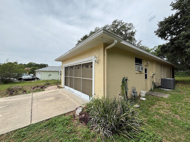2846 N Kittery Pt, Hernando, FL 34442 - view of side of home featuring stucco siding, cooling unit, a garage, and driveway