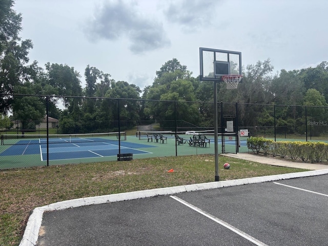 2846 N Kittery Pt, Hernando, FL 34442 - view of basketball court featuring a tennis court