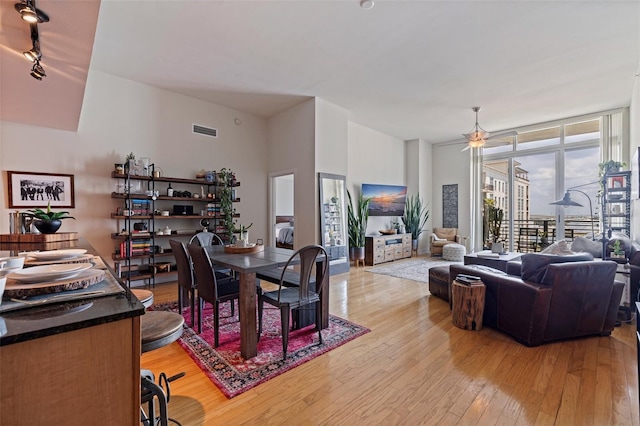 1208 E Kennedy Blvd Unit 831, Tampa, FL 33602 - dining space with light wood finished floors, expansive windows, and ceiling fan