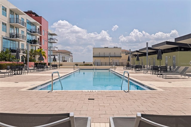 1208 E Kennedy Blvd Unit 831, Tampa, FL 33602 - community pool featuring a patio