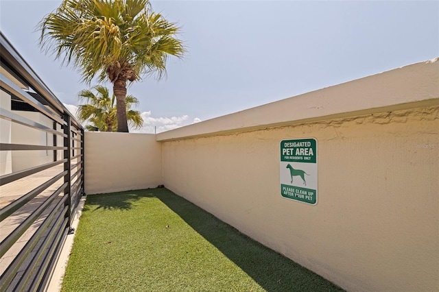 1208 E Kennedy Blvd Unit 831, Tampa, FL 33602 - view of yard featuring a balcony