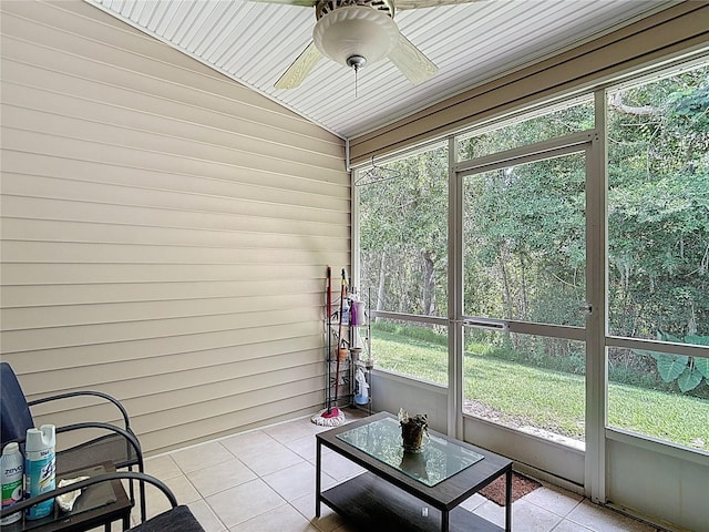 1628 Lullwater Ln, Lutz, FL 33549 - sunroom with ceiling fan and vaulted ceiling