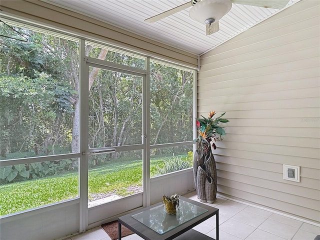 1628 Lullwater Ln, Lutz, FL 33549 - unfurnished sunroom featuring a ceiling fan