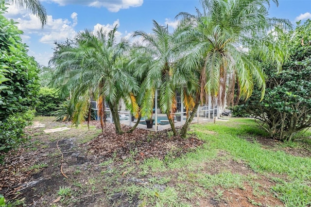 view of yard with a pool