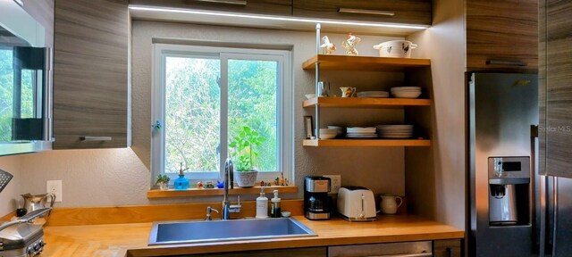 307 Druid Hills Rd, Temple Terrace, FL 33617 - kitchen with stainless steel fridge, a sink, dishwasher, plenty of natural light, and a textured wall