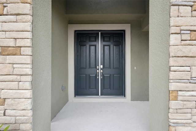 13137 Wellspring Dr, Lithia, FL 33547 - entrance to property with stone siding