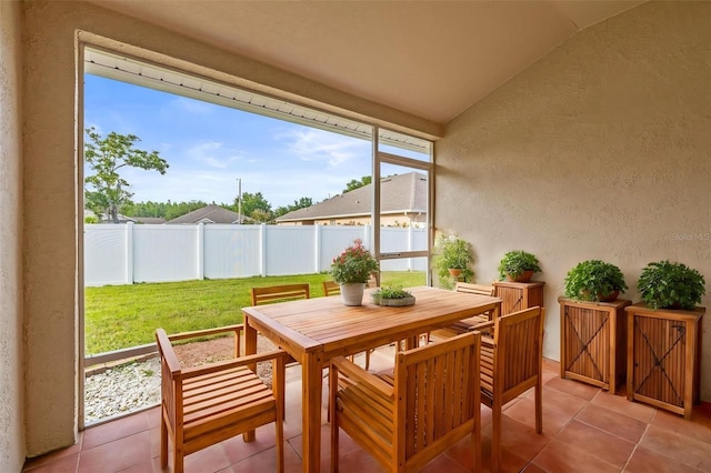 sunroom with vaulted ceiling