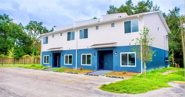 1933 Oxnard Ct, Tampa, FL 33612 - townhome / multi-family property featuring fence, stucco siding, and uncovered parking