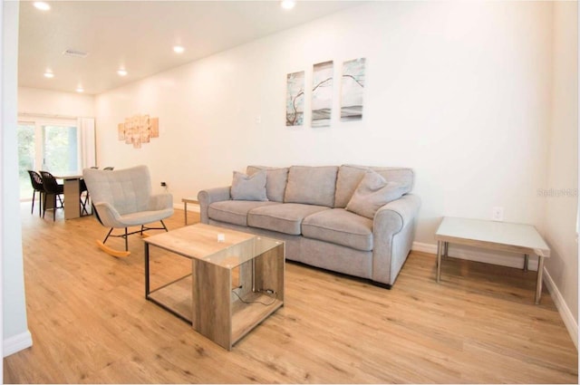 1933 Oxnard Ct, Tampa, FL 33612 - living room featuring recessed lighting, light wood-type flooring, and baseboards