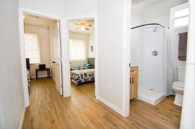 1933 Oxnard Ct, Tampa, FL 33612 - full bath featuring ensuite bath, a ceiling fan, wood finished floors, a shower, and baseboards