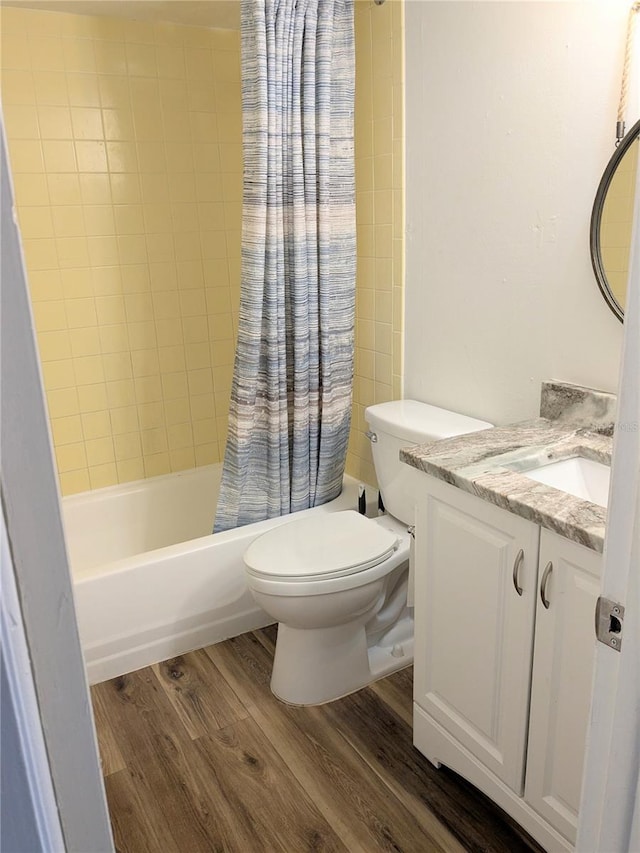 3840 N Lake Dr Unit 125, Tampa, FL 33614 - bathroom with wood finished floors, shower / bathtub combination with curtain, toilet, and vanity