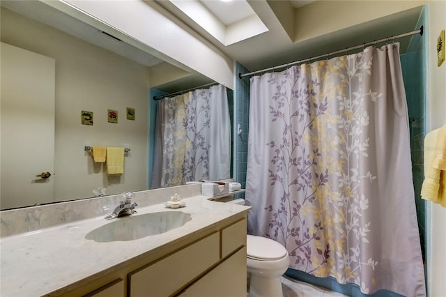 full bath featuring toilet, vanity, and curtained shower