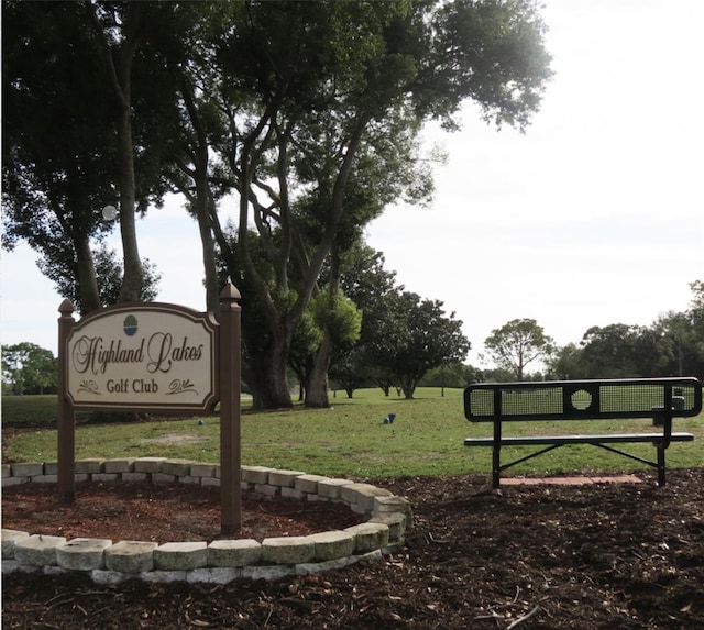 community sign with a lawn