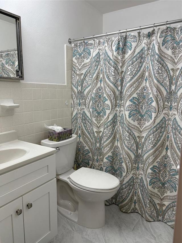 4152 56th Way N Unit 513, Kenneth City, FL 33709 - bathroom featuring tile walls, vanity, a shower with curtain, and wainscoting