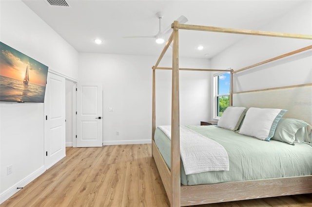 bedroom featuring light wood-style floors, recessed lighting, baseboards, and ceiling fan