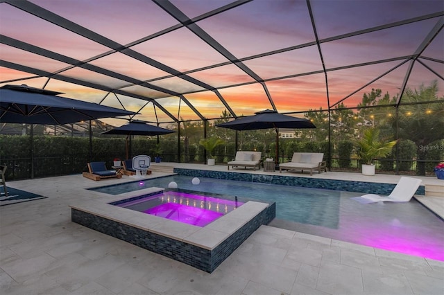 3850 Bonfire Dr, Odessa, FL 33556 - outdoor pool with an in-ground hot tub, a patio, and a lanai