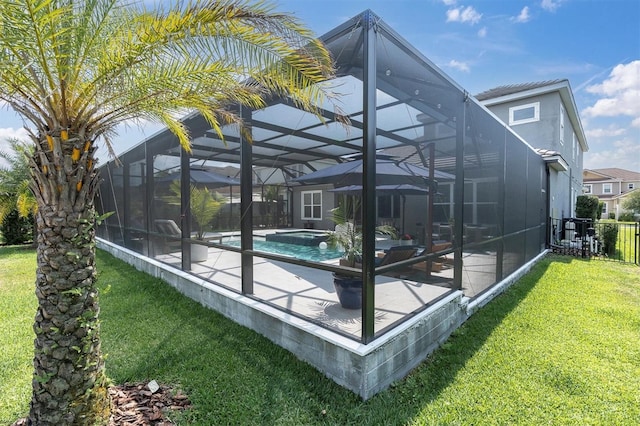 3850 Bonfire Dr, Odessa, FL 33556 - rear view of house with a patio, an outdoor pool, a yard, an in-ground hot tub, and glass enclosure