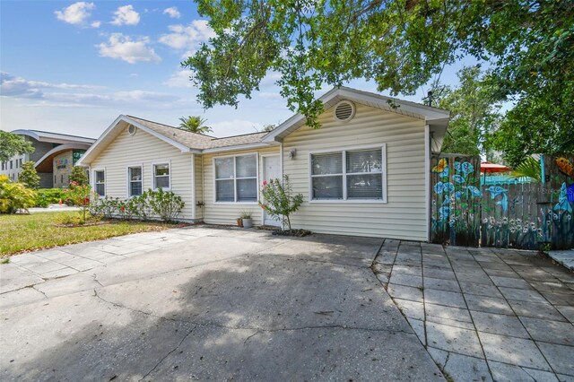 556 Virginia St, Dunedin, FL 34698 - ranch-style home featuring fence