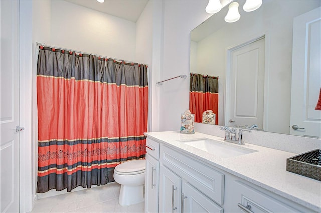full bath featuring tile patterned floors, toilet, vanity, and a shower with curtain