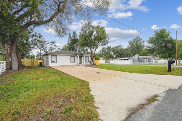 1801 E Navajo Ave, Tampa, FL 33612 - view of yard featuring driveway