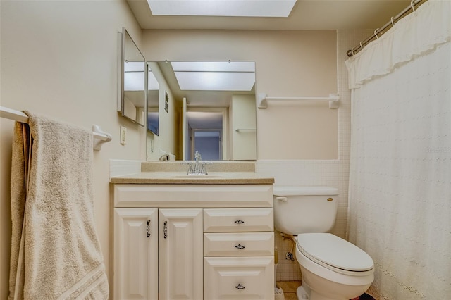 1221 Drew St Unit E12, Clearwater, FL 33755 - full bathroom with toilet, vanity, a skylight, curtained shower, and tile walls