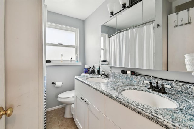 361 Colonial Ct, Dunedin, FL 34698 - full bath featuring toilet, double vanity, tile patterned flooring, baseboards, and curtained shower