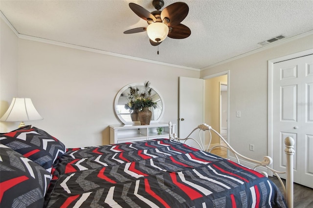 854 Village Way, Palm Harbor, FL 34683 - bedroom featuring crown molding, wood finished floors, a ceiling fan, and a textured ceiling