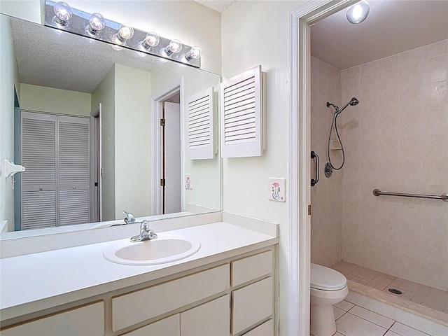 120 Colony S Dr, Tarpon Springs, FL 34689 - full bath featuring tile patterned flooring, toilet, tiled shower, and vanity