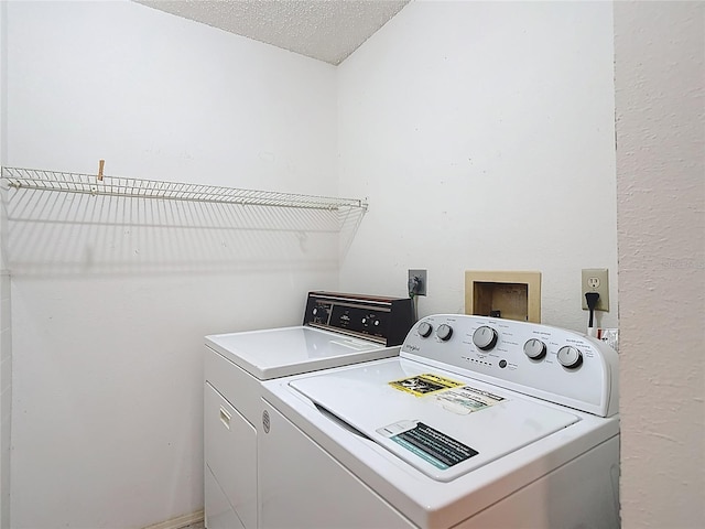 120 Colony S Dr, Tarpon Springs, FL 34689 - laundry area featuring separate washer and dryer and a textured ceiling