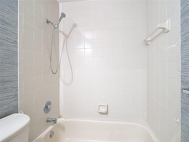 120 Colony S Dr, Tarpon Springs, FL 34689 - bathroom featuring toilet and bathing tub / shower combination