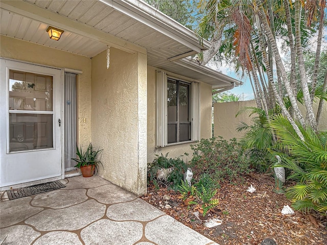 120 Colony S Dr, Tarpon Springs, FL 34689 - view of exterior entry with stucco siding