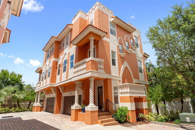 904 Villa Venicia Way, Tampa, FL 33606 - view of property with a garage and driveway