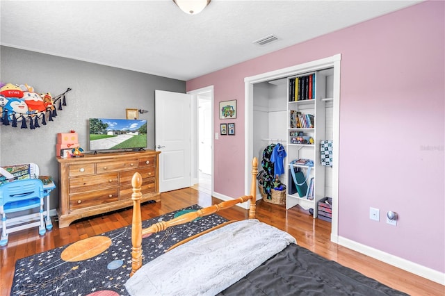 4821 S Gachet Blvd, Lakeland, FL 33813 - bedroom featuring wood finished floors, baseboards, a closet, and a textured ceiling