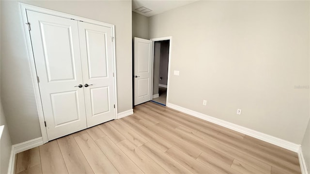 4063 Medicci Ln, Wesley Chapel, FL 33543 - unfurnished bedroom featuring light wood-style floors, baseboards, and a closet
