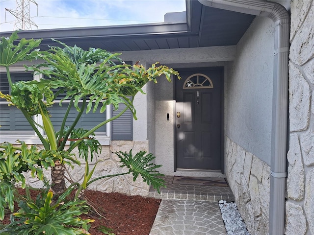 3357 Hunt Club Dr, Clearwater, FL 33761 - entrance to property featuring stucco siding