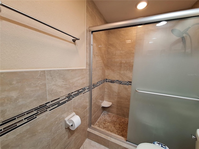 3357 Hunt Club Dr, Clearwater, FL 33761 - bathroom with a shower stall, toilet, and recessed lighting