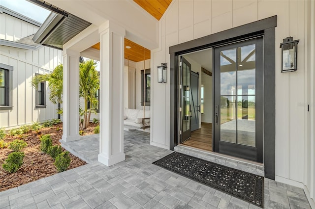 3515 Powerline Rd, Lithia, FL 33547 - property entrance featuring board and batten siding