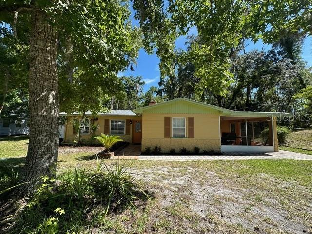 10170 W Yulee Dr, Homosassa, FL 34448 - ranch-style house with a front lawn