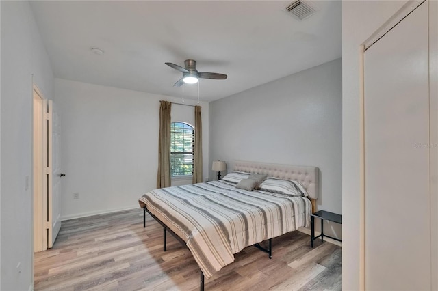 2220 Chianti Pl Unit 8-0828, Palm Harbor, FL 34683 - bedroom with light wood-style floors, ceiling fan, and baseboards