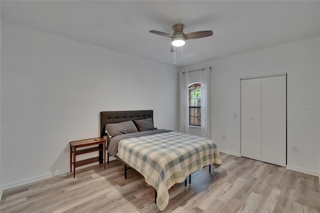 2220 Chianti Pl Unit 8-0828, Palm Harbor, FL 34683 - bedroom featuring light wood-style floors, a ceiling fan, and baseboards
