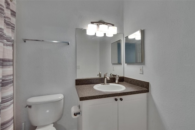 2220 Chianti Pl Unit 8-0828, Palm Harbor, FL 34683 - bathroom featuring vanity, toilet, and a shower with shower curtain