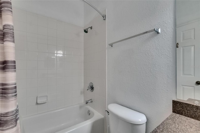 2220 Chianti Pl Unit 8-0828, Palm Harbor, FL 34683 - bathroom featuring a textured wall, shower / tub combo with curtain, and toilet