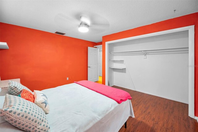2485 Indigo Dr, Clearwater, FL 33763 - bedroom with wood finished floors, ceiling fan, a closet, a textured ceiling, and baseboards